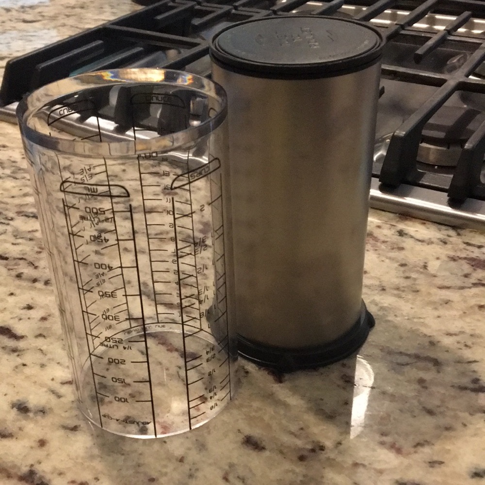 Kitchen art measuring cup